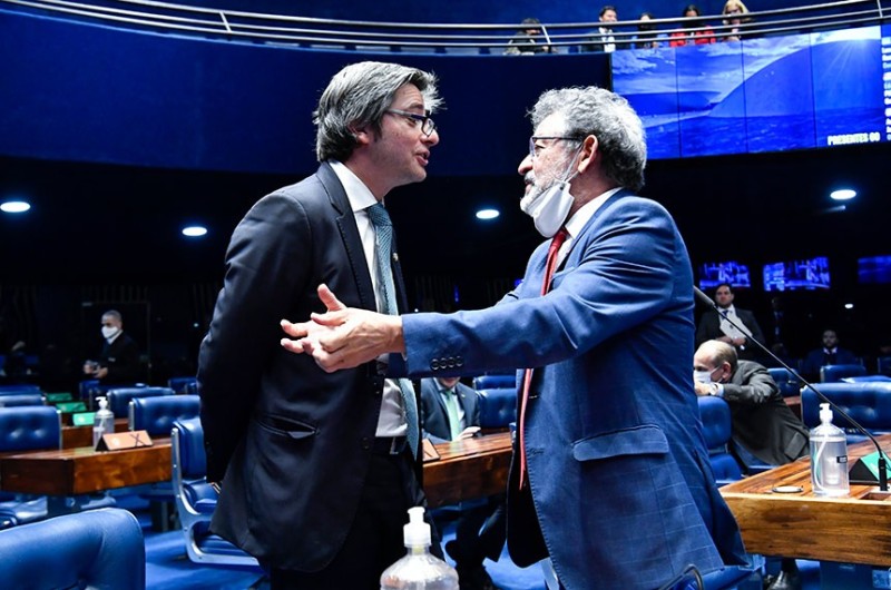 Portinho (esq) com Rocha: estamos dando um cheque caro para um portador desconhecido - Waldemir Barreto/Agência Senado