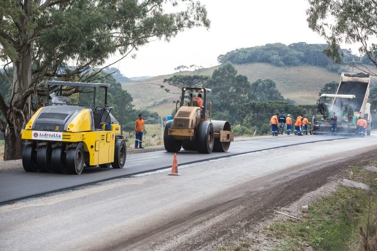 Audiência vai tratar de irregularidades em contratos de asfaltamento - (Foto: blasbike/DepositPhotos)
