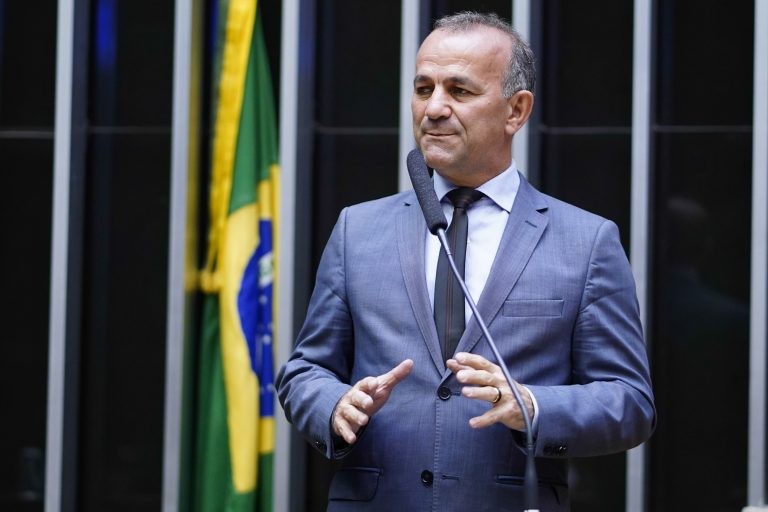 Helder Salomão: objetivo é facilitar o acesso ao regime - (Foto: Pablo Valadares/Câmara dos Deputados)