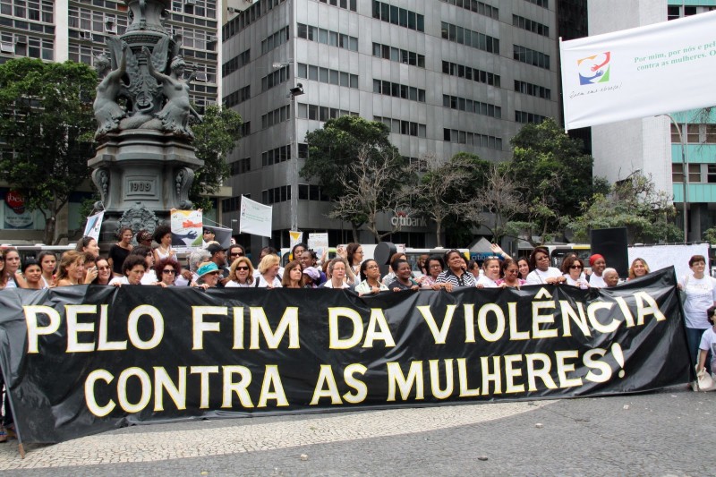Manifestação no Rio de Janeiro para marcar o Dia Internacional de Luta pela Não Violência contra Mulheres, em 2016 - Reprodução
