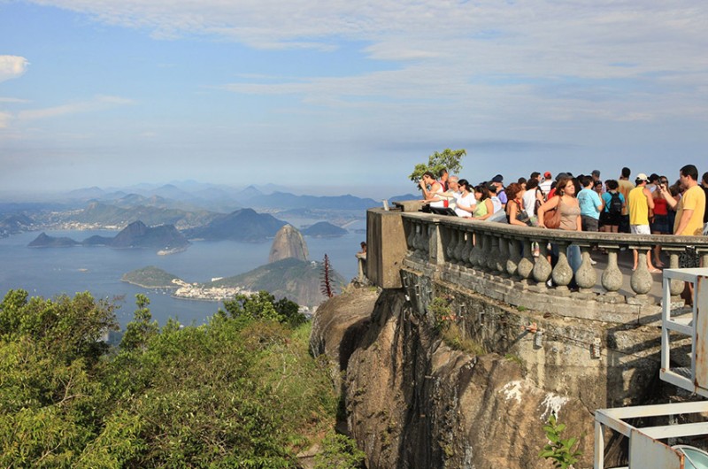 Turistas no Morro do Corcovado, no Rio de Janeiro: projeto aprovado busca facilitar empréstimos ao setor - Ricardo Carreon