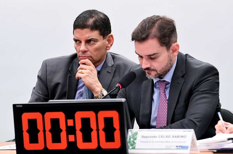 Deputado Claudio Cajado (PP-BA) e o presidente da CMO, Celso Sabino (União-PA); PL 39/2022 segue ao Plenário - Jefferson Rudy/Agência Senado