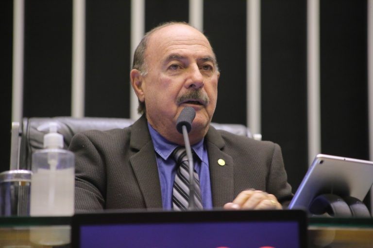 Dr. Zacharias Calil: esses pacientes precisam ser priorizados pelo SUS - (Foto: Paulo Sérgio/Câmara dos Deputados)