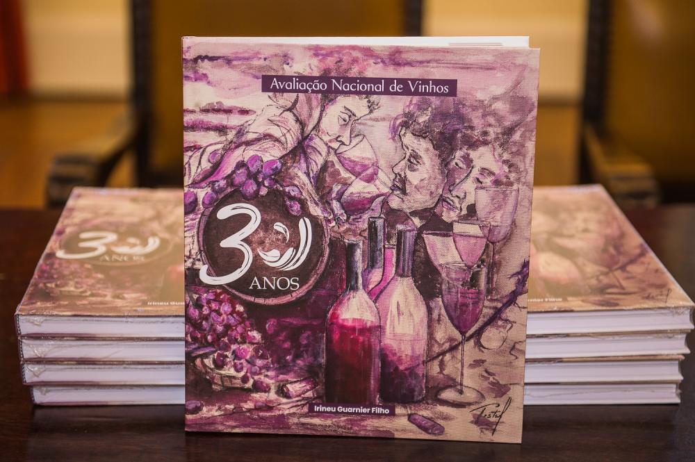 Com edição de luxo, e tiragem de 1.300 exemplares, o livro também será disponibilizado em versão digital no site. Crédito: Jeferson Soldi