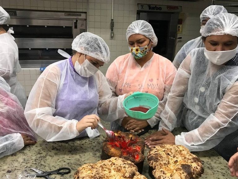 Prefeitura de Manaus viabiliza oficina de panetone para mulheres - (Foto: Divulgação/Prefeitura de Manaus)