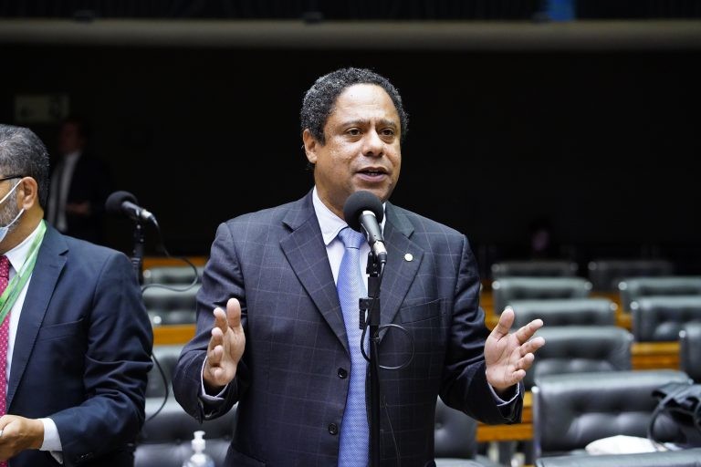 Orlando Silva: portaria autorizando concessão de visto temporário para afegãos é de suma importância - (Foto: Pablo Valadares/ Câmara do Deputados)
