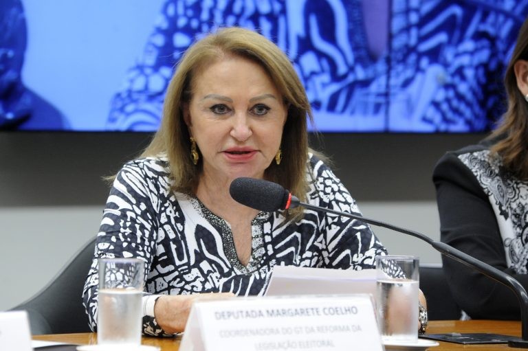 Elcione Barbalho recomendou a aprovação do texto, com mudanças - (Foto: Gustavo Sales/Câmara dos Deputados)