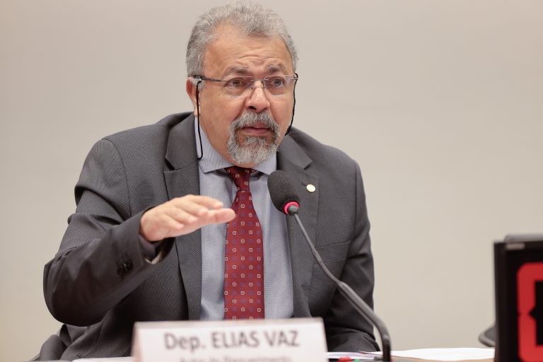 O relator, deputado Elias Vaz - (Foto: Rodrigo Pertoti/Câmara dos Deputados)