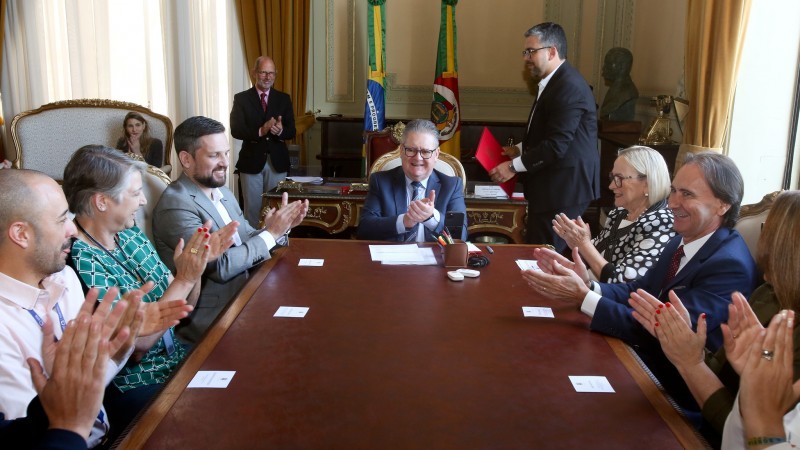 Ato de assinatura foi realizado no Palácio Piratini -Foto: Nabor Goulart / Secom