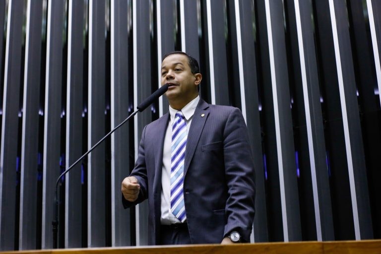 Delegado Pablo diz que medida não traria benefícios aos 11 clubes - (Foto: Elaine Menke/Câmara dos Deputados)
