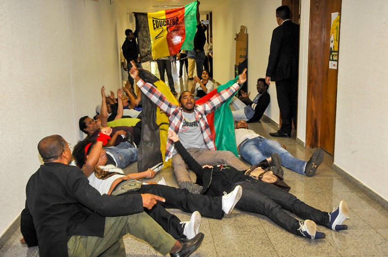 Fotografia publicada na reportagem premiada mostra ação do movimento Educafro no Senado para cobrar aprovação da Lei de Cotas - Geraldo Magela/Agência Senado