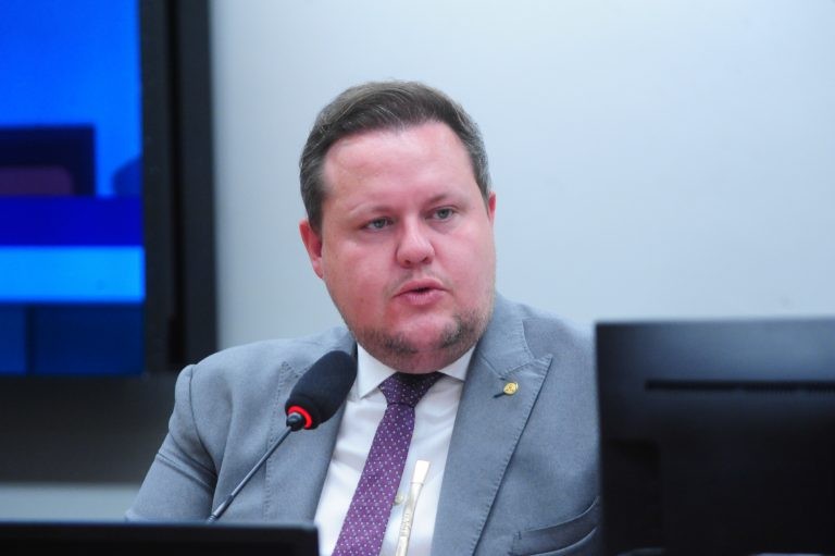 Covatti Filho: pescas predatórias provocam grande impacto ambiental - (Foto: Billy Boss/Câmara dos Deputados)