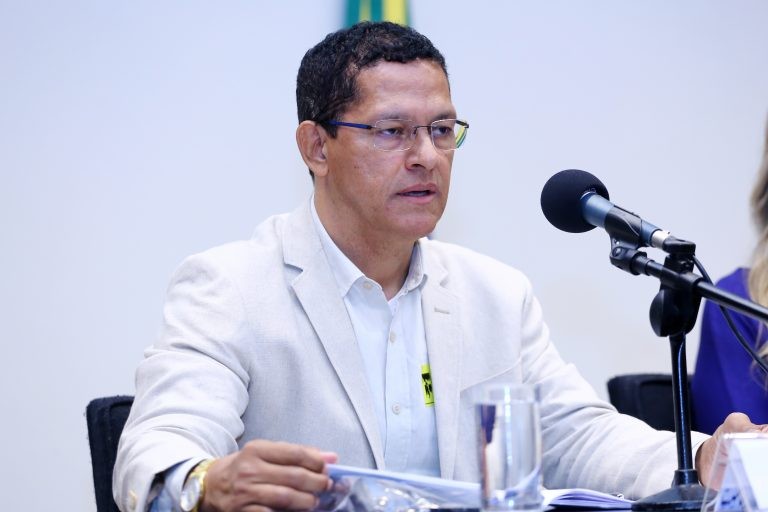 Paulo Estausia: trabalho intermitente não se aplica a caminhoneiros - (Foto: Vinícius Loures/ Câmara dos Deputados)