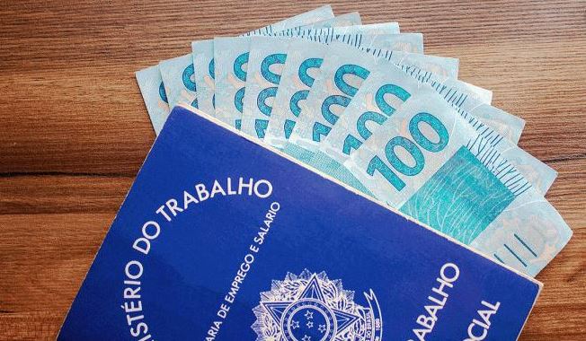 Se aprovado pelo Congresso Nacional, o novo valor ficará acima dos R$ 1.302,00 propostos pelo governo Jair Bolsonaro. O salário mínimo atual é de R$ 1.212,00.