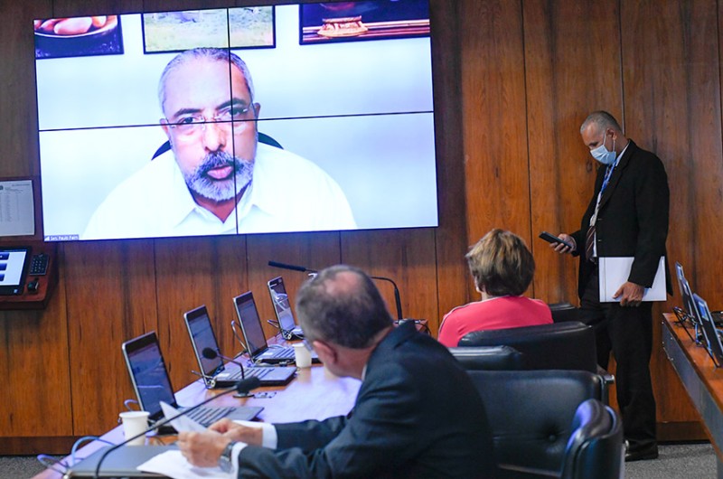 O autor do projeto, Paulo Paim (na tela), em reunião da comissão no fim de novembro - Geraldo Magela/Agência Senado