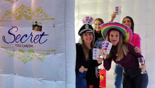 A Secret Foto Cabine ainda dispõe de agenda para eventos no mês de dezembro - Foto: Divulgação
