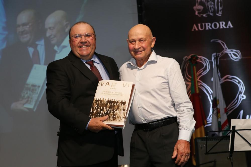 Remy Valduga (de branco) é considerado um dos personagens históricos do Vale dos Vinhedos - Foto: Divulgação 