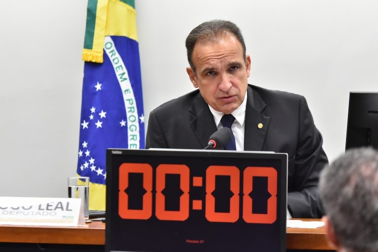 Hugo Leal quer saber que medidas estão sendo adotadas para impedir fatos similares - (Foto: Reila Maria/Câmara dos Deputados)