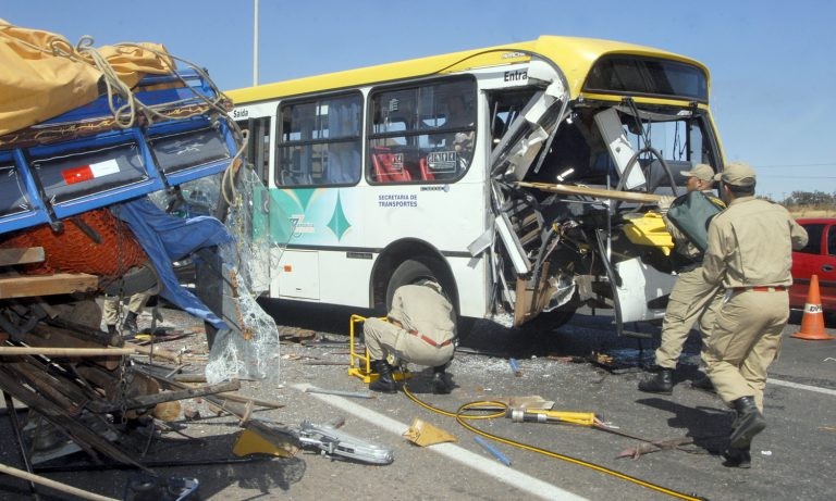 Acidente na BR 040, no trecho entre Brasília e Belo Horizonte - (Foto: Roosewelt Pinheiro/ABr)