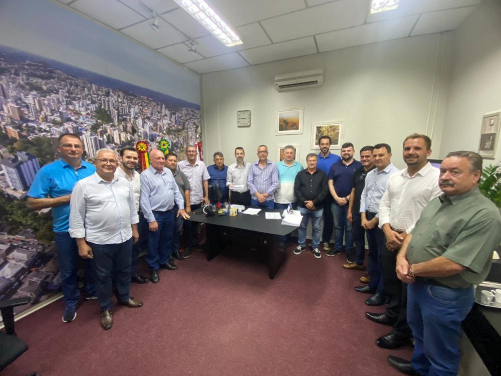 Vereadores se reúnem com Mesa Diretora para repasse de recursos. Crédito: Divulgação