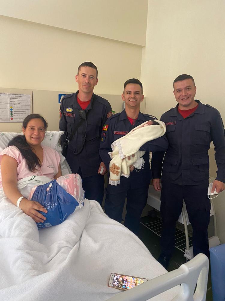 Bombeiros ajudam mãe a dar à luz em Bento Gonçalves