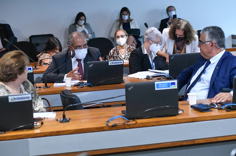 Paulo Paim explicou que só o Executivo pode propor leis para mudar ou criar órgãos da administração pública, e por isso transformou proposta em indicação - VALTERJR