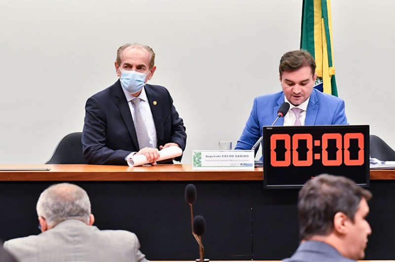 O projeto de lei orçamentária é dividido em 16 áreas setoriais. O relator-geral do Orçamento é o senador Marcelo Castro (à esq.) - Waldemir Barreto/Agência Senado