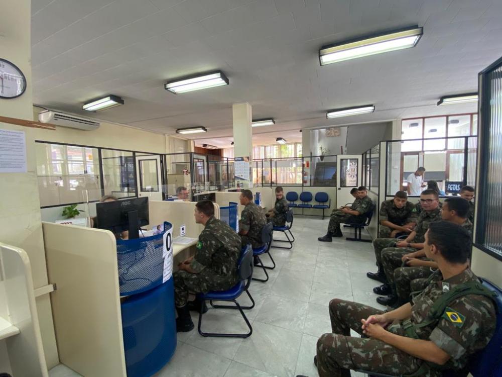 Até esta sexta-feira, 09 de dezembro, os 120 militares que serão dispensados do serviço militar em janeiro 2023 em Bento Gonçalves, podem realizar o cadastramento na Agência Sine. Crédito: Divulgação