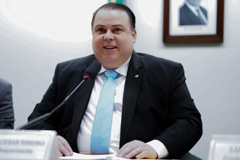 Julio Cesar Ribeiro: atletas são submetidos a rotinas desgastantes, com risco de lesões - (Foto: Pablo Valadares/Câmara dos Deputados)