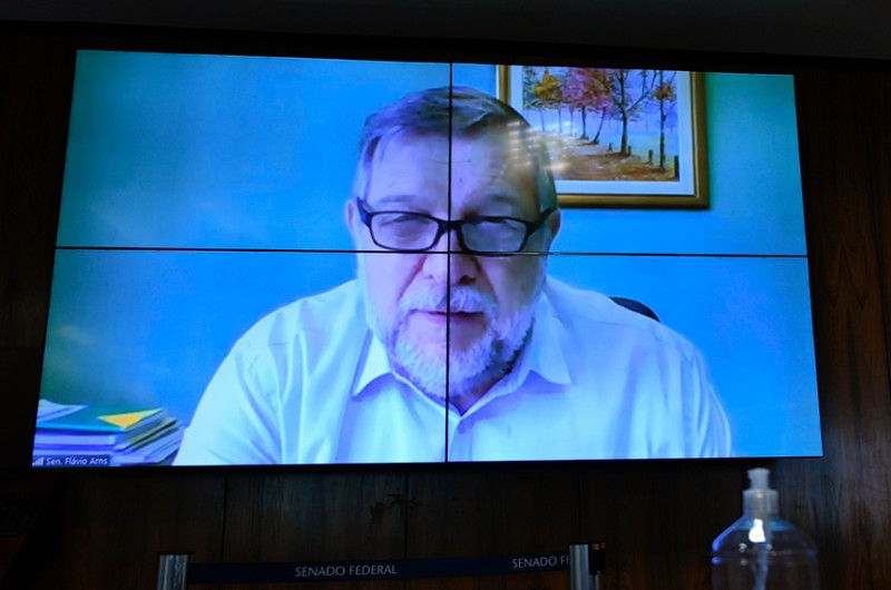 O senador Flávio Arns é autor do projeto que cria o Dia Nacional do Artista Vidreiro - Edilson Rodrigues/Agência Senado