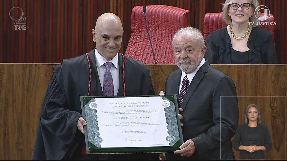 Em discurso após receber o diploma, Lula disse que o documento pertence ao povo brasileiro que, segundo ele, conquistou o direito de viver em uma democracia. Crédito: Reprodução