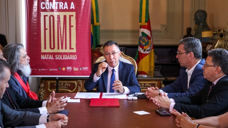 Governador em exercício, Valdeci Oliveira, em reunião com o comitê gestor do Movimento Rio Grande Contra a Fome -Foto: Gustavo Mansur / Palácio Piratini