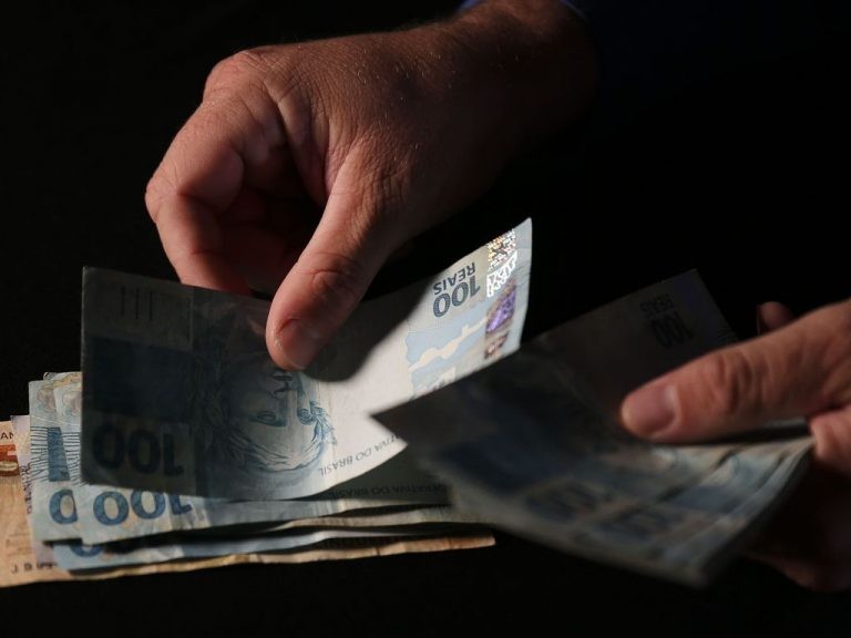 Hoje o salário mínimo é de R$ 1.212 - (Foto: José Cruz/Agência Brasil)