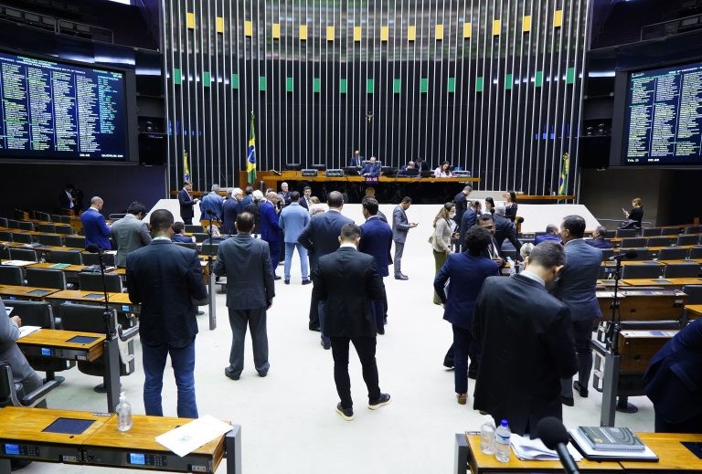 Deputados em sessão do Plenário - (Foto: Pablo Valadares/Câmara dos Deputados)