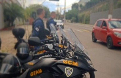 Agentes agiram rápido e conseguiram prender o foragido nas ruas da cidade - Foto: GCM/Divulgação