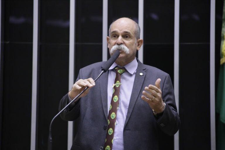 Sargento Fahur também ampliou a pena para entrada de celular em presídio - (Foto: Paulo Sérgio/Câmara dos Deputados)