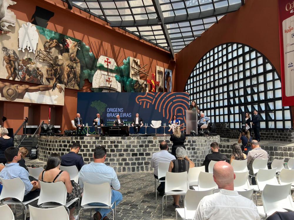 A cerimônia foi realizada na última quinta-feira, 08 de dezembro, no Memorial de Curitiba, integrando a programação do Origens Brasileiras - V Evento Internacional de Indicações Geográficas e Marcas Coletivas. Crédito: Divulgação