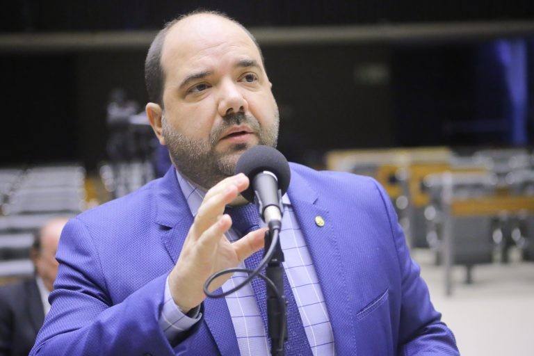 O relator da proposta, deputado Gurgel - (Foto: Paulo Sérgio/Câmara dos Deputados)