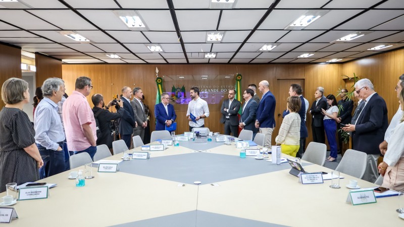 Governador Ranolfo Vieira Júnior e governador eleito, Eduardo Leite, estiveram na reunião do Cede -Foto: Gustavo Mansur / Palácio Piratini