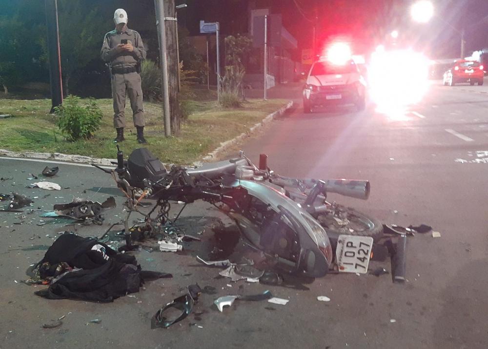 Acidente entre carro e motocicleta deixa duas pessoas feridas em Bento Gonçalves