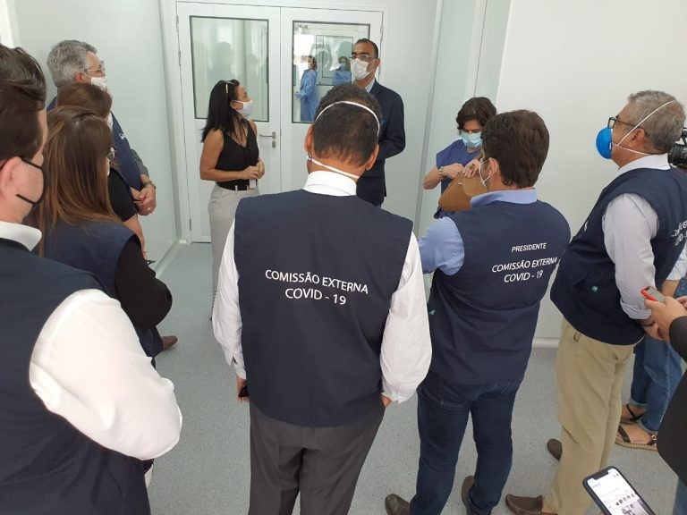 Integrantes da comissão visitaram a Fiocruz no primeiro ano da pandemia - (Foto: Divulgação/Fiocruz)