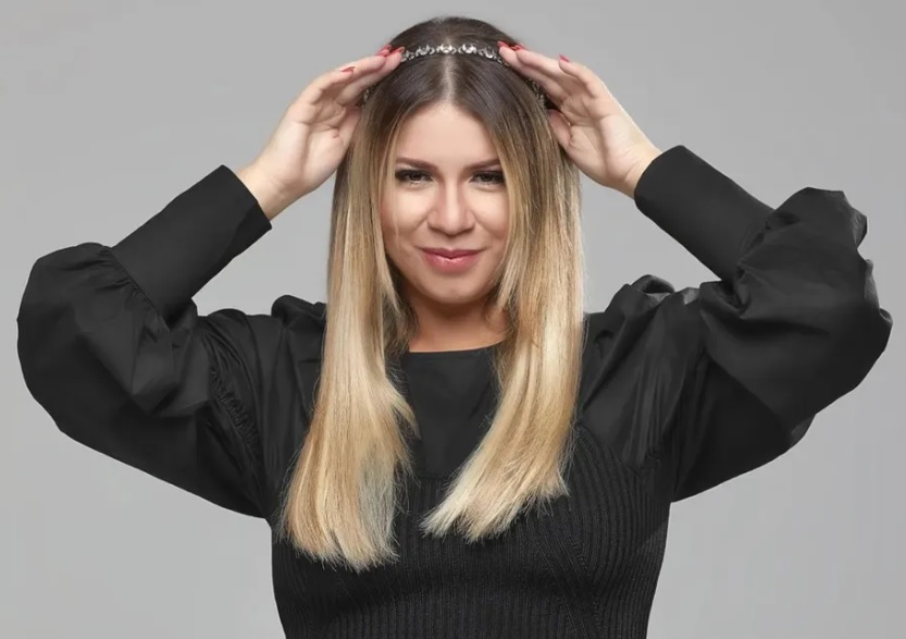 Se for aprovado pelo Congresso Nacional e sancionado pelo presidente da República, o texto será chamado de Lei Marília Mendonça, em homenagem à cantora, que morreu no dia 5 de novembro de 2021. O avião em que ela viajava colidiu com redes de transmissão d