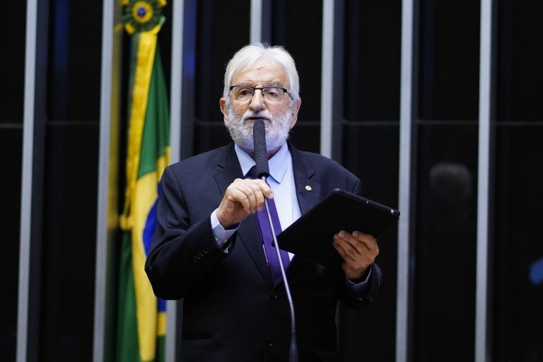 O relator do projeto, deputado Ivan Valente - (Foto: Pablo Valadares/Câmara dos Deputados)