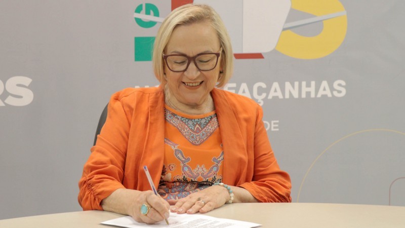 Secretária Arita assinou a portaria a ser publicada nos próximos dias -Foto: Ana Imperatore / SES