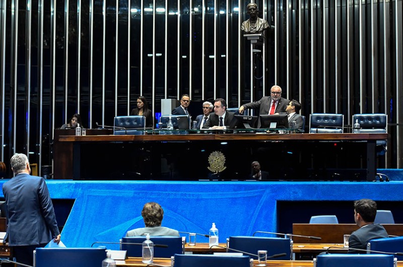 No comando da sessão, Pacheco (C) avisou que deve promulgar a PEC da Transição ainda na quarta - Waldemir Barretoa/Agência Senado