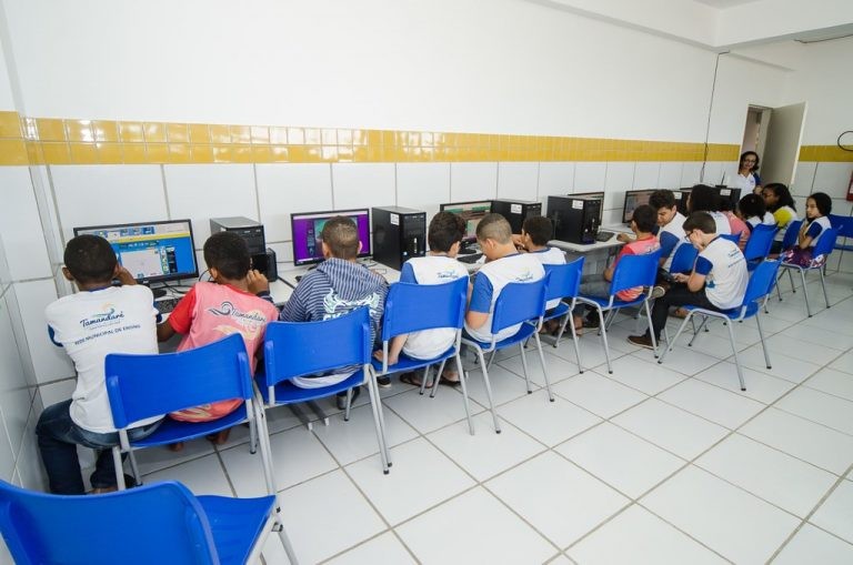 Parte dos equipamentos deve ser doada para escolas da rede pública de educação básica - (Foto: Pedro Menezes/Governo de Pernambuco)