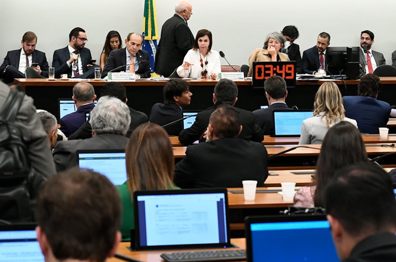 Relatório do senador Marcelo Castro foi aprovado nesta quinta-feira (22) e vai a Plenário - Geraldo Magela/Agência Senado