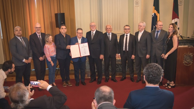 Documento foi firmado com o Consórcio Integrasul, vencedor do leilão realizado em maio deste ano -Foto: Rodrigo Ziebell / Palácio Piratini