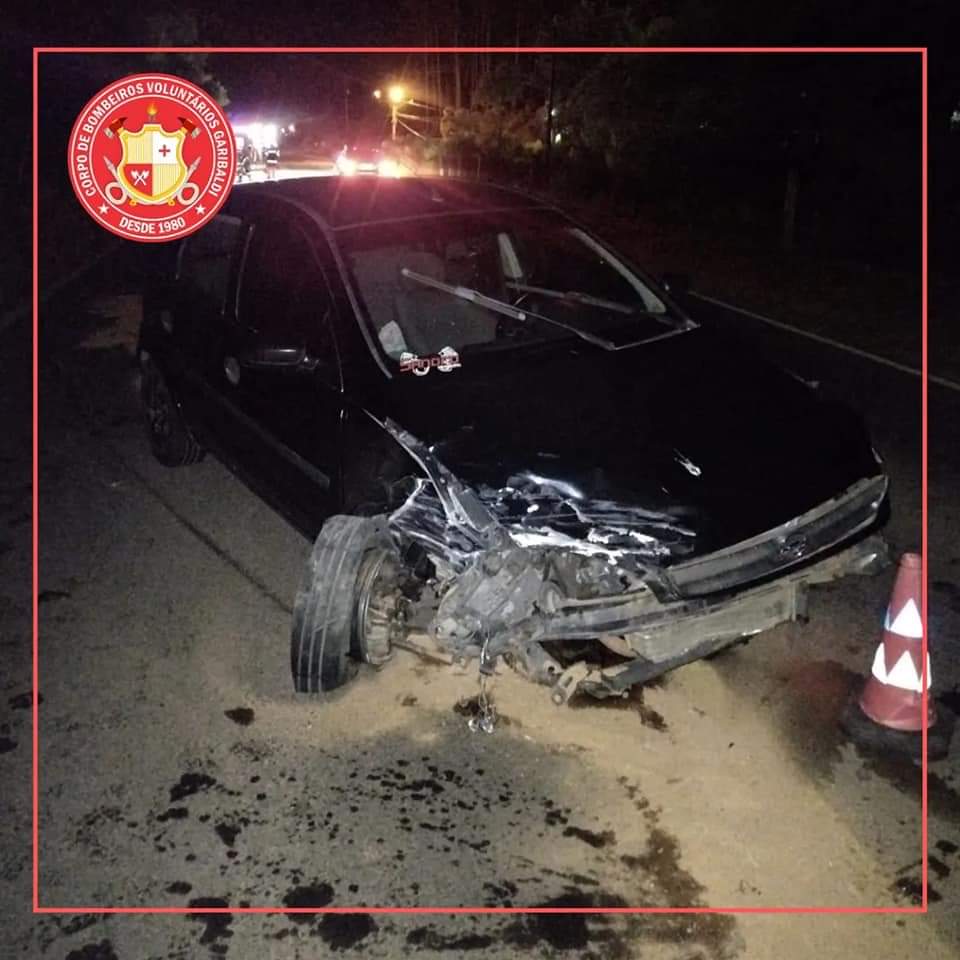 Acidente em Carlos Barbosa deixa uma pessoa ferida. Crédito: Bombeiros Voluntários de Garibaldi 