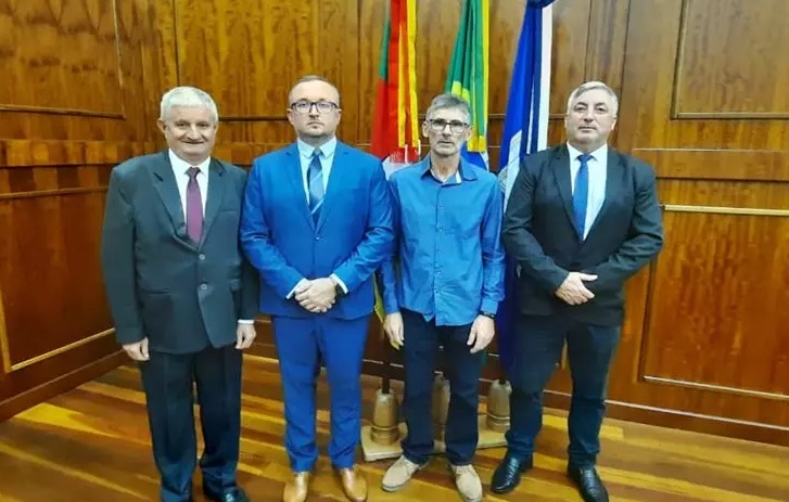 Nova Mesa Diretiva da Câmara de Vereadores de Carlos Barbosa toma posse